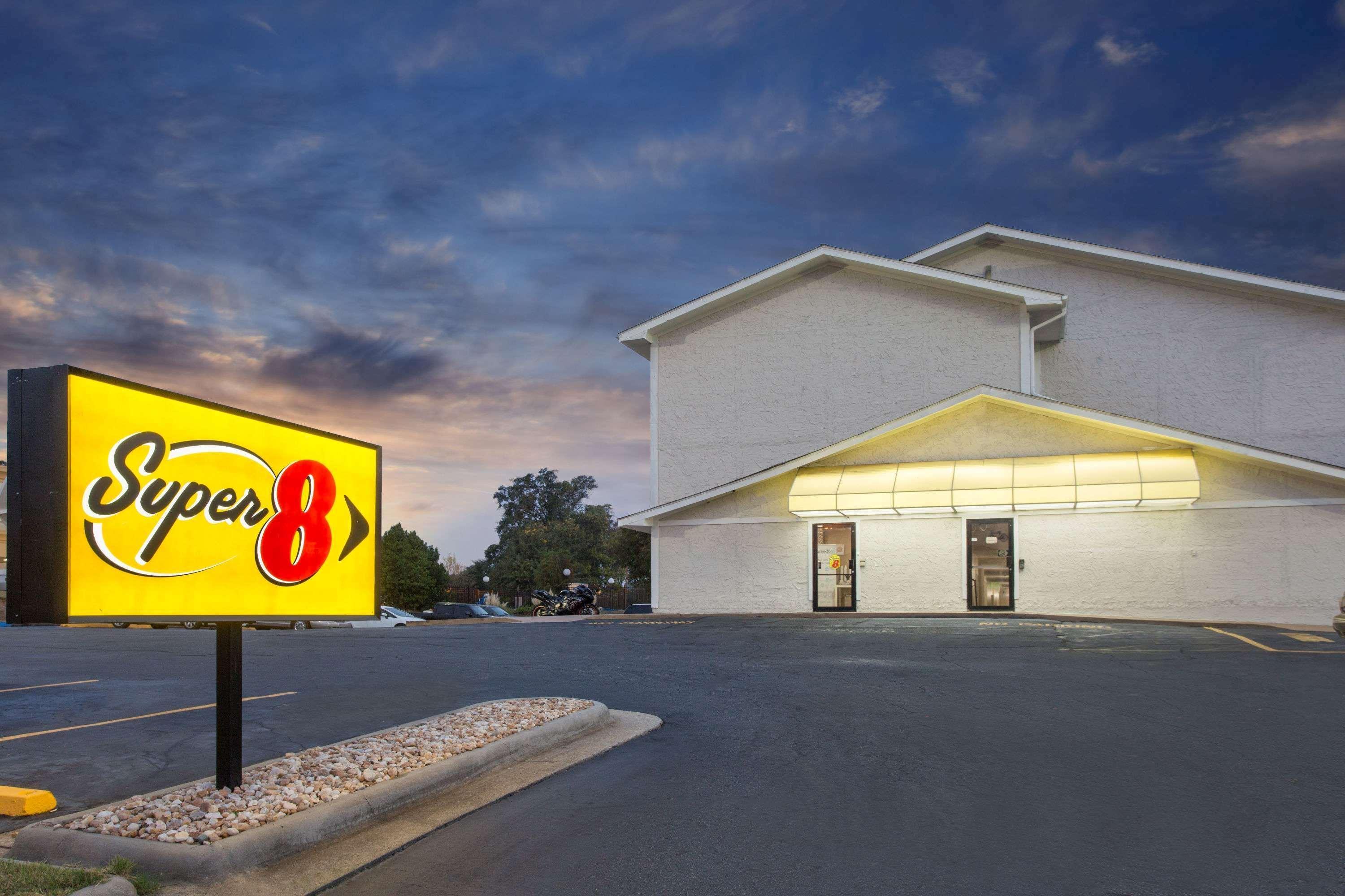 Hotel Super 8 By Wyndham Columbus Airport Exterior foto