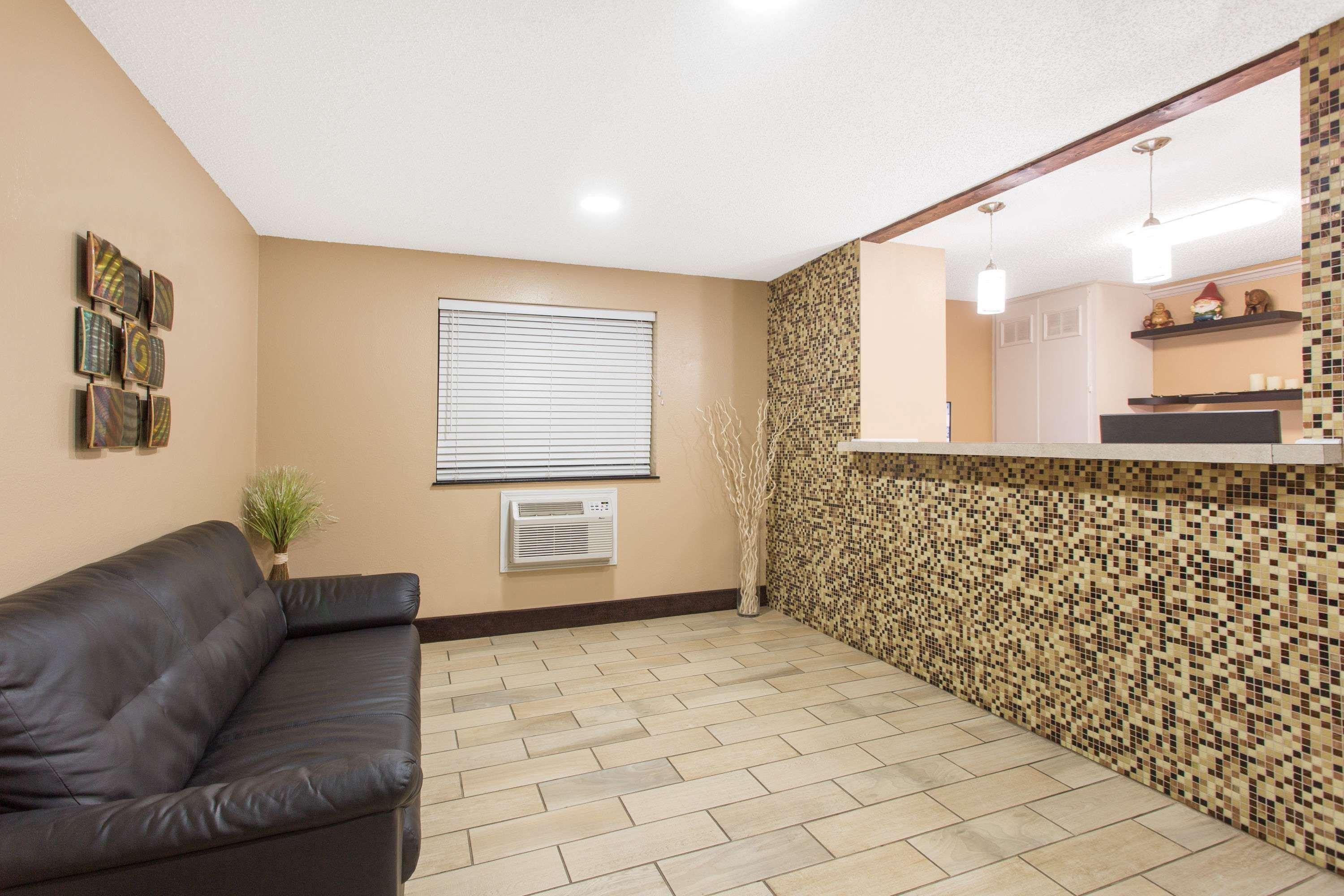 Hotel Super 8 By Wyndham Columbus Airport Exterior foto